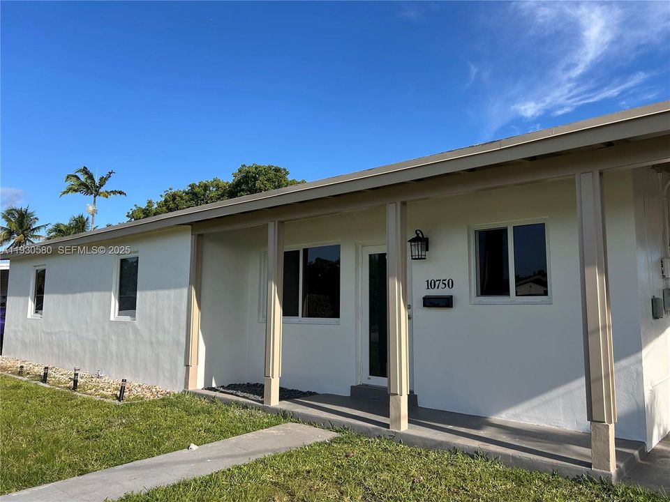 For Sale: $729,000 (3 beds, 1 baths, 1047 Square Feet)