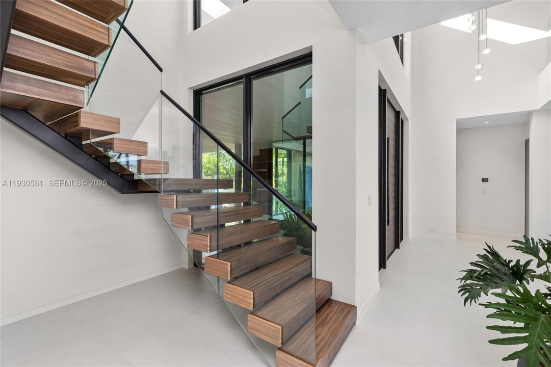 For Sale: $12,950,000 (7 beds, 7 baths, 7050 Square Feet)