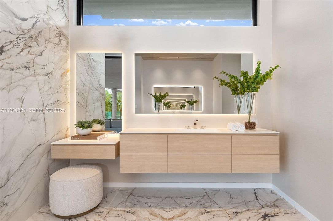 For Sale: $12,950,000 (7 beds, 7 baths, 7050 Square Feet)