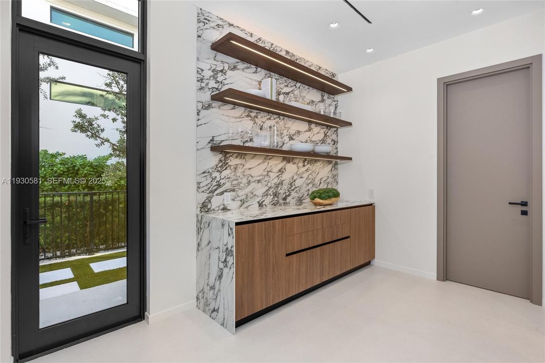 For Sale: $12,950,000 (7 beds, 7 baths, 7050 Square Feet)