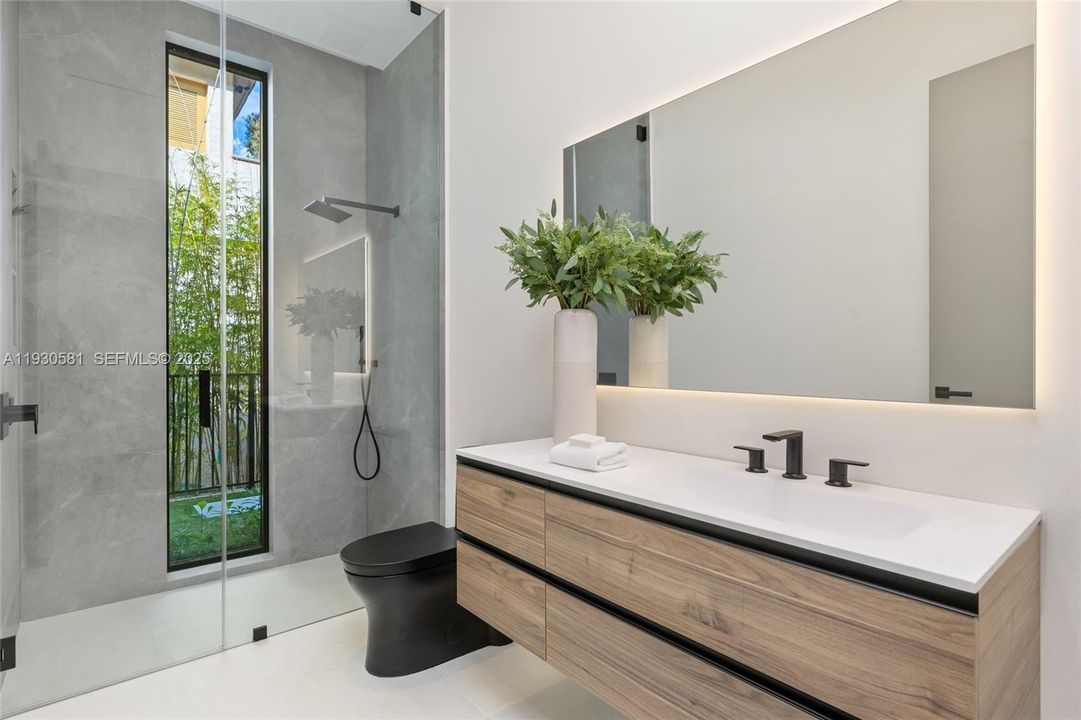 For Sale: $12,950,000 (7 beds, 7 baths, 7050 Square Feet)