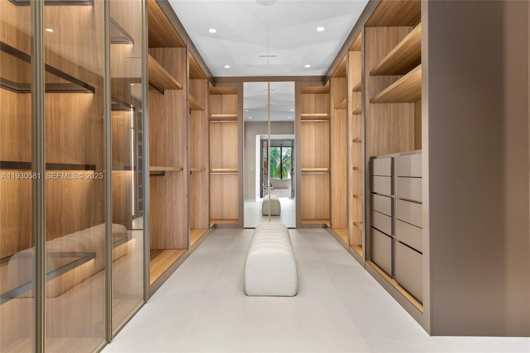 For Sale: $12,950,000 (7 beds, 7 baths, 7050 Square Feet)