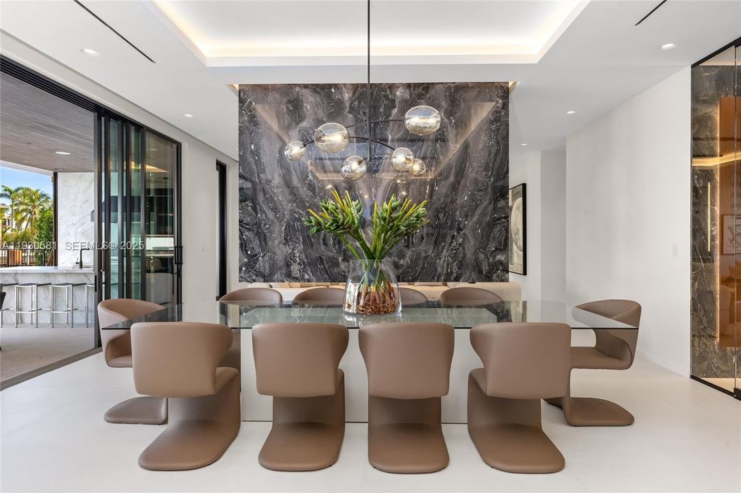 For Sale: $12,950,000 (7 beds, 7 baths, 7050 Square Feet)