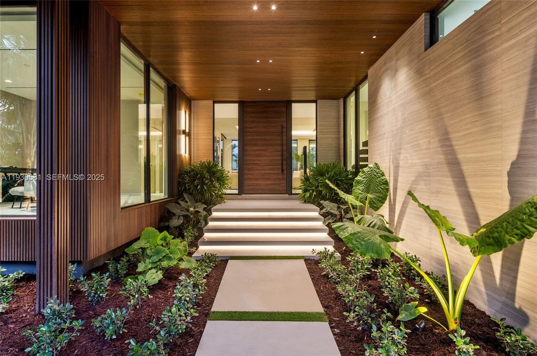 For Sale: $12,950,000 (7 beds, 7 baths, 7050 Square Feet)