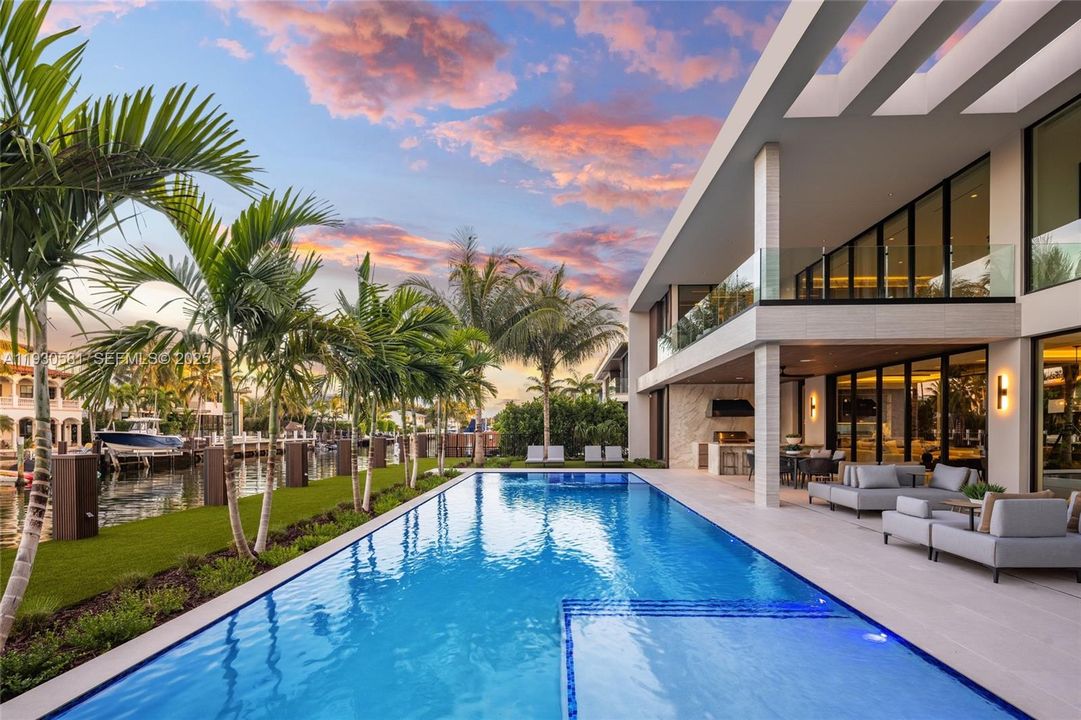 For Sale: $12,950,000 (7 beds, 7 baths, 7050 Square Feet)