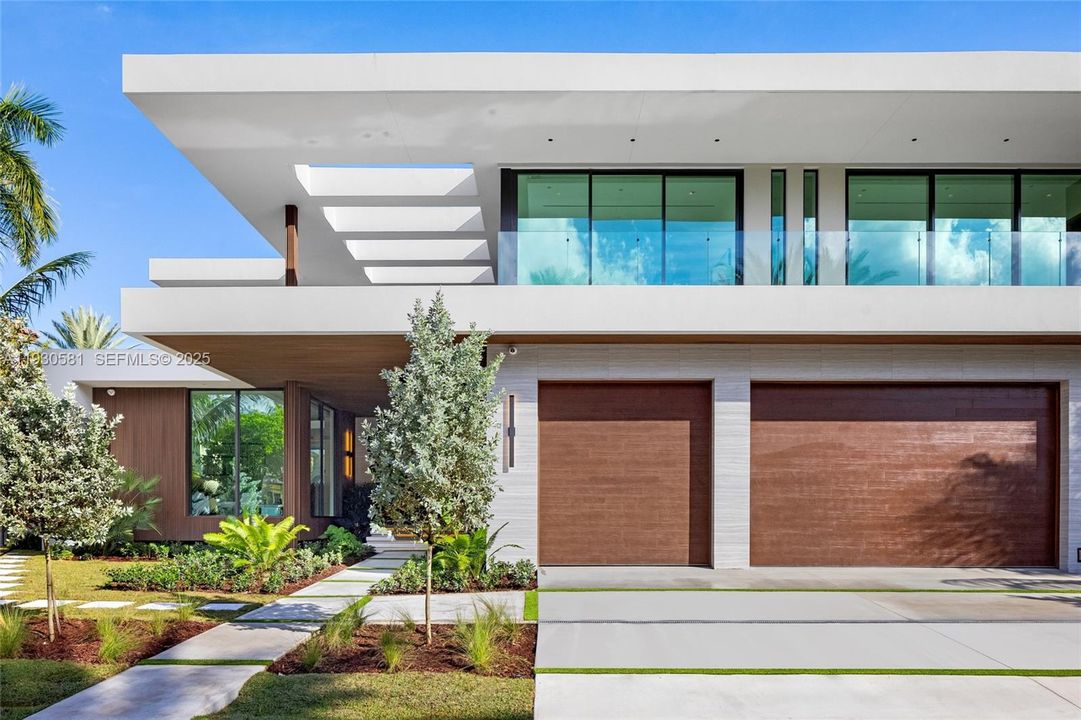 For Sale: $12,950,000 (7 beds, 7 baths, 7050 Square Feet)