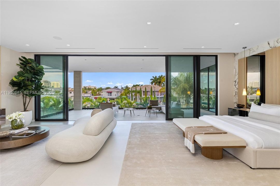 For Sale: $12,950,000 (7 beds, 7 baths, 7050 Square Feet)