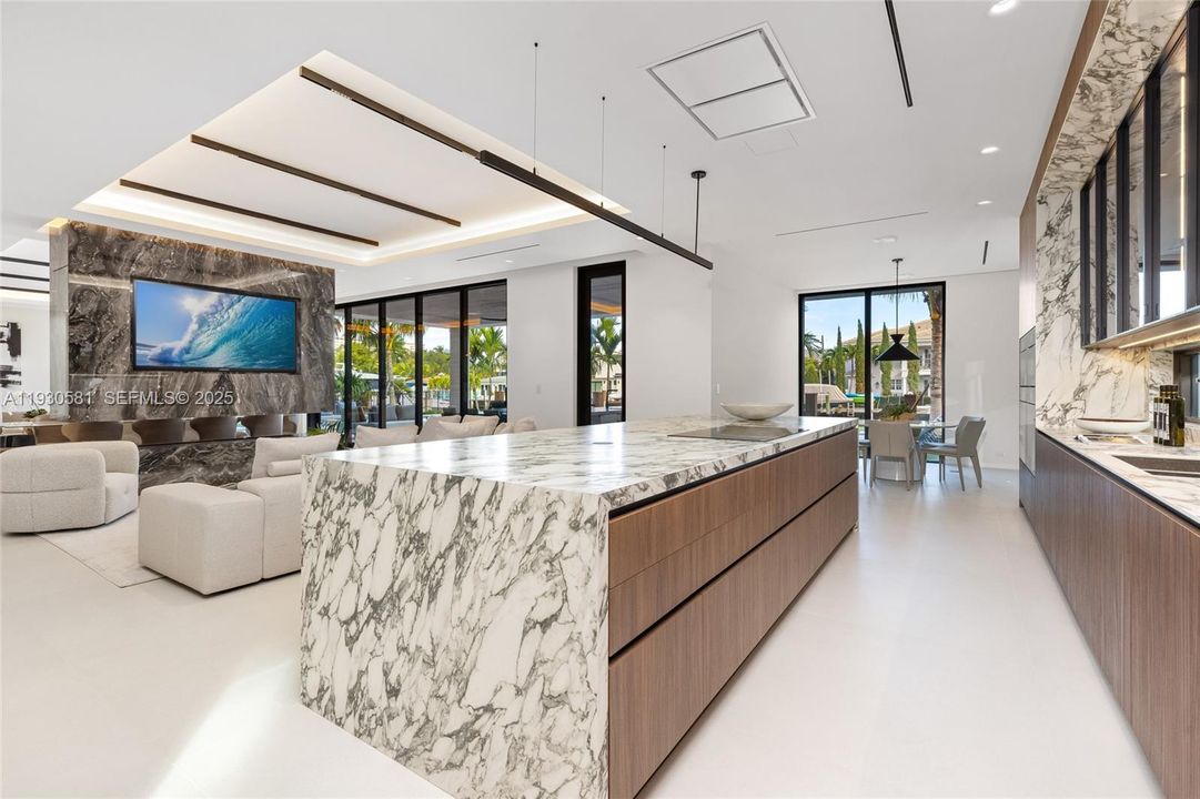 For Sale: $12,950,000 (7 beds, 7 baths, 7050 Square Feet)