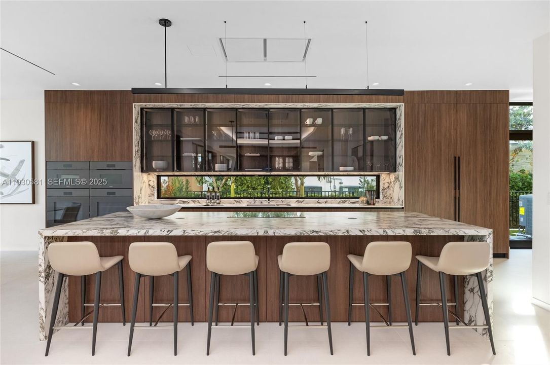 For Sale: $12,950,000 (7 beds, 7 baths, 7050 Square Feet)