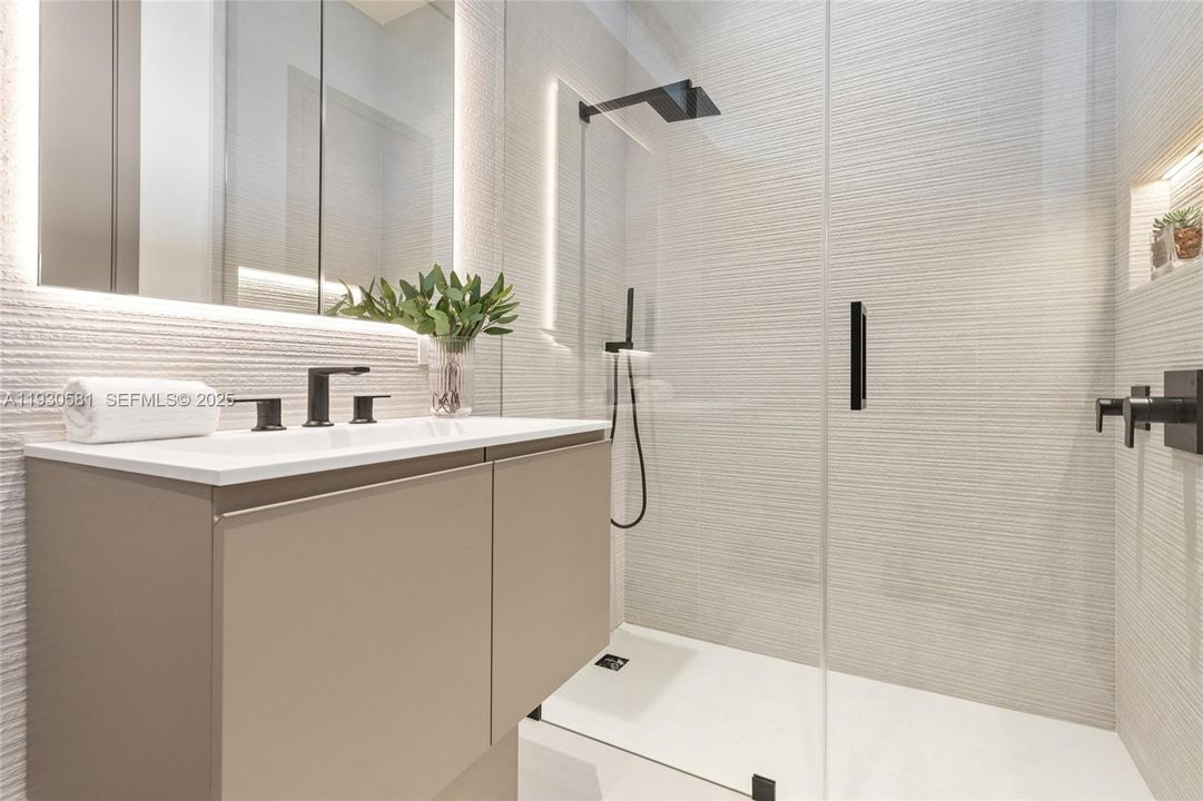 For Sale: $12,950,000 (7 beds, 7 baths, 7050 Square Feet)