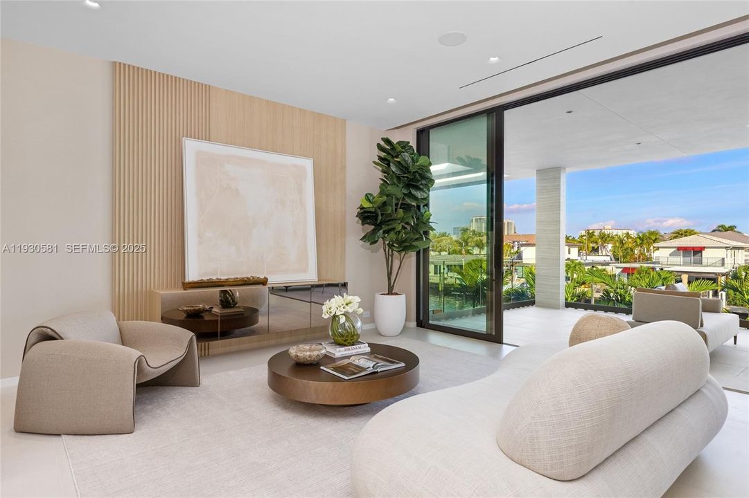 For Sale: $12,950,000 (7 beds, 7 baths, 7050 Square Feet)