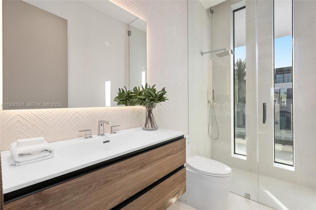 For Sale: $12,950,000 (7 beds, 7 baths, 7050 Square Feet)