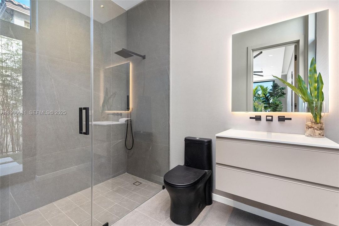 For Sale: $12,950,000 (7 beds, 7 baths, 7050 Square Feet)