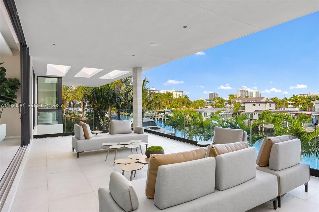 For Sale: $12,950,000 (7 beds, 7 baths, 7050 Square Feet)