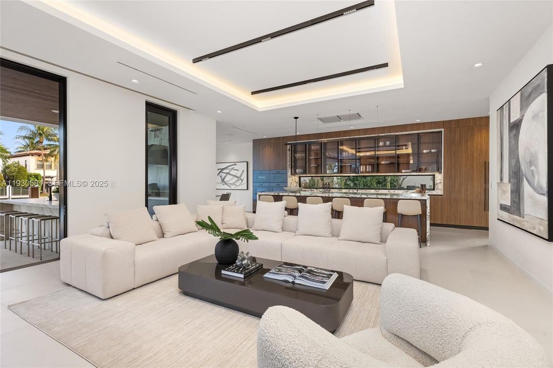 For Sale: $12,950,000 (7 beds, 7 baths, 7050 Square Feet)