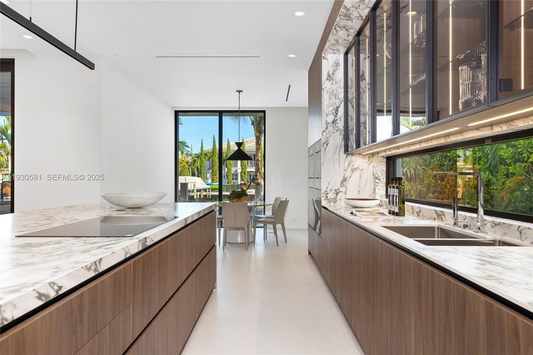 For Sale: $12,950,000 (7 beds, 7 baths, 7050 Square Feet)