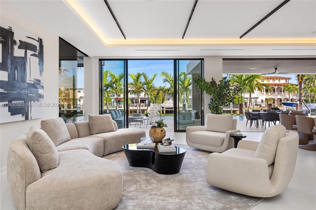 For Sale: $12,950,000 (7 beds, 7 baths, 7050 Square Feet)