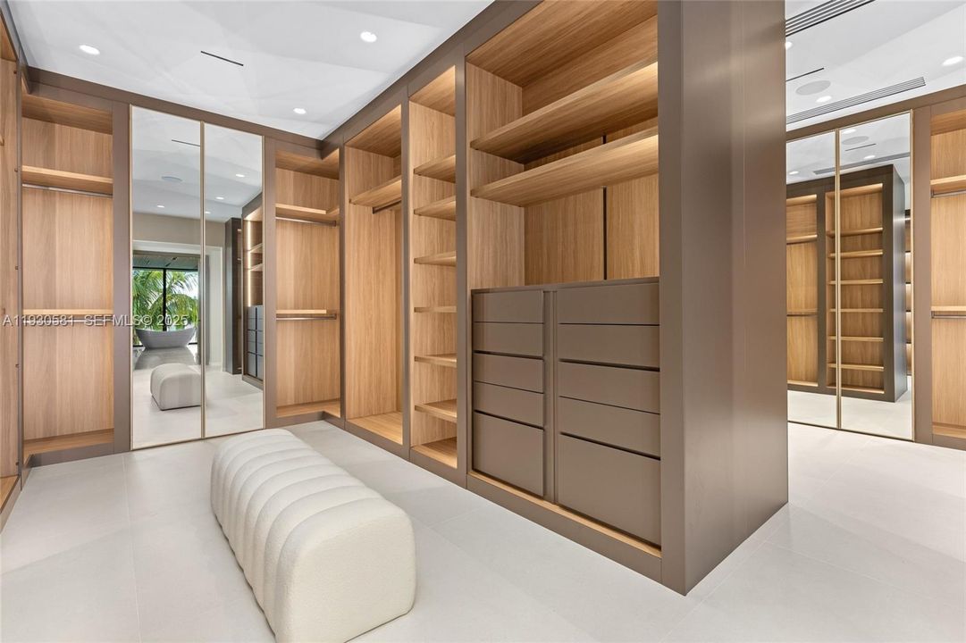 For Sale: $12,950,000 (7 beds, 7 baths, 7050 Square Feet)