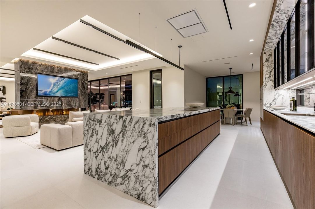 For Sale: $12,950,000 (7 beds, 7 baths, 7050 Square Feet)