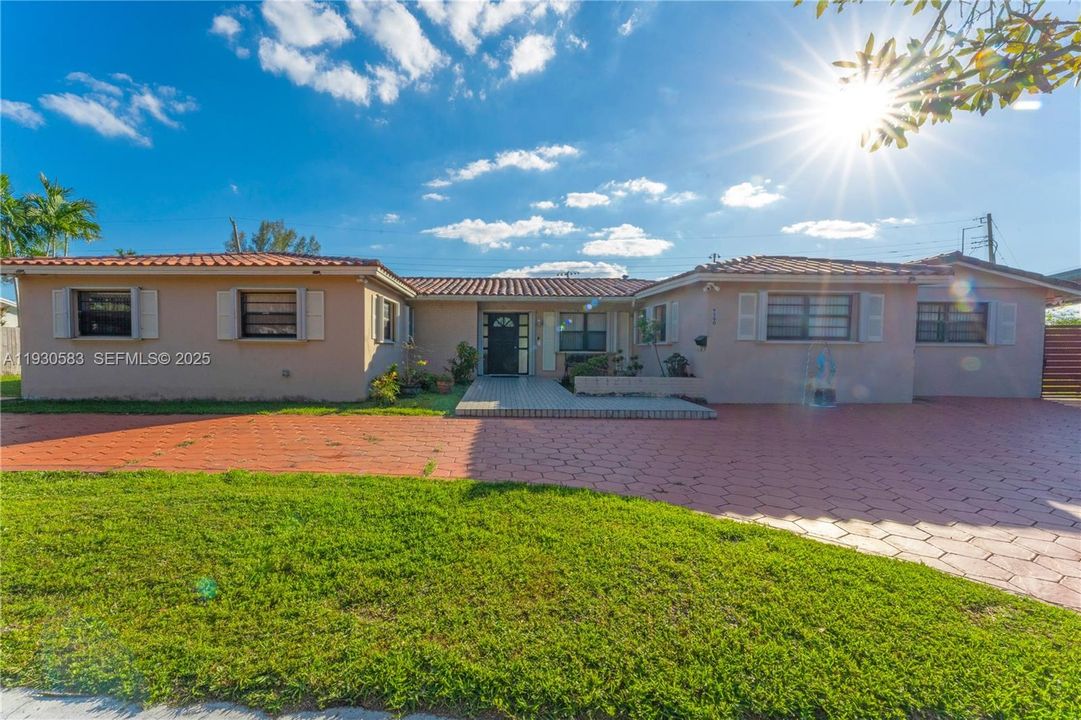 For Sale: $1,100,000 (6 beds, 4 baths, 3398 Square Feet)