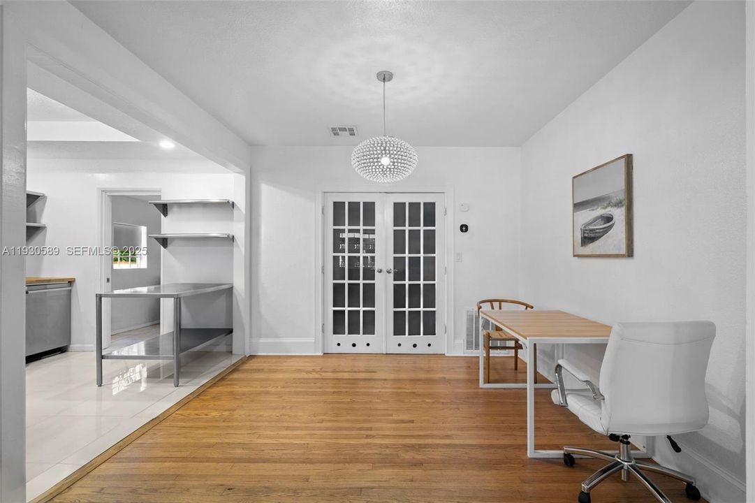 出租: $6,000 (4 贝兹, 3 浴室, 1517 平方英尺)