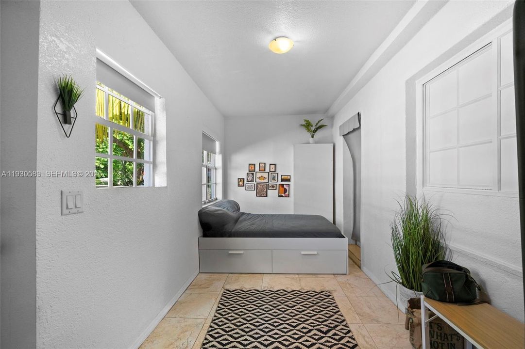 出租: $6,000 (4 贝兹, 3 浴室, 1517 平方英尺)