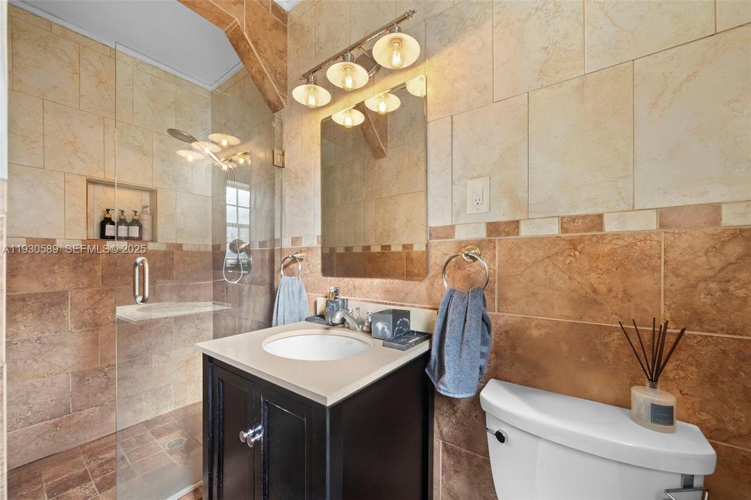 出租: $6,000 (4 贝兹, 3 浴室, 1517 平方英尺)