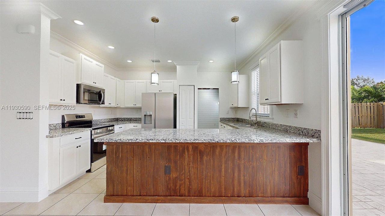 For Sale: $660,000 (4 beds, 2 baths, 2280 Square Feet)