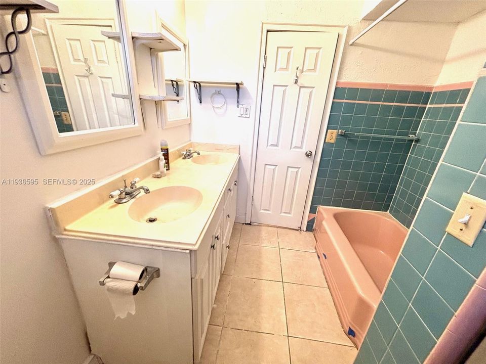 В аренду: $2,350 (2 спален, 1 ванн, 1208 Квадратных фут)