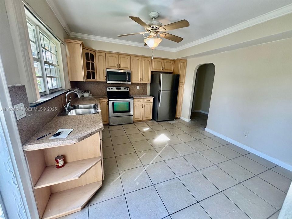 В аренду: $2,350 (2 спален, 1 ванн, 1208 Квадратных фут)