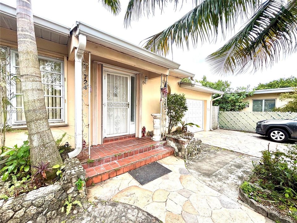 В аренду: $2,350 (2 спален, 1 ванн, 1208 Квадратных фут)