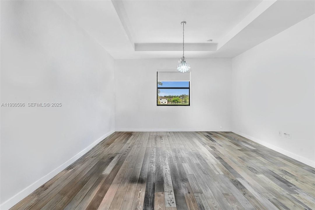 For Sale: $695,000 (4 beds, 3 baths, 2500 Square Feet)