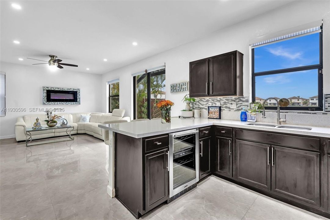 For Sale: $695,000 (4 beds, 3 baths, 2500 Square Feet)