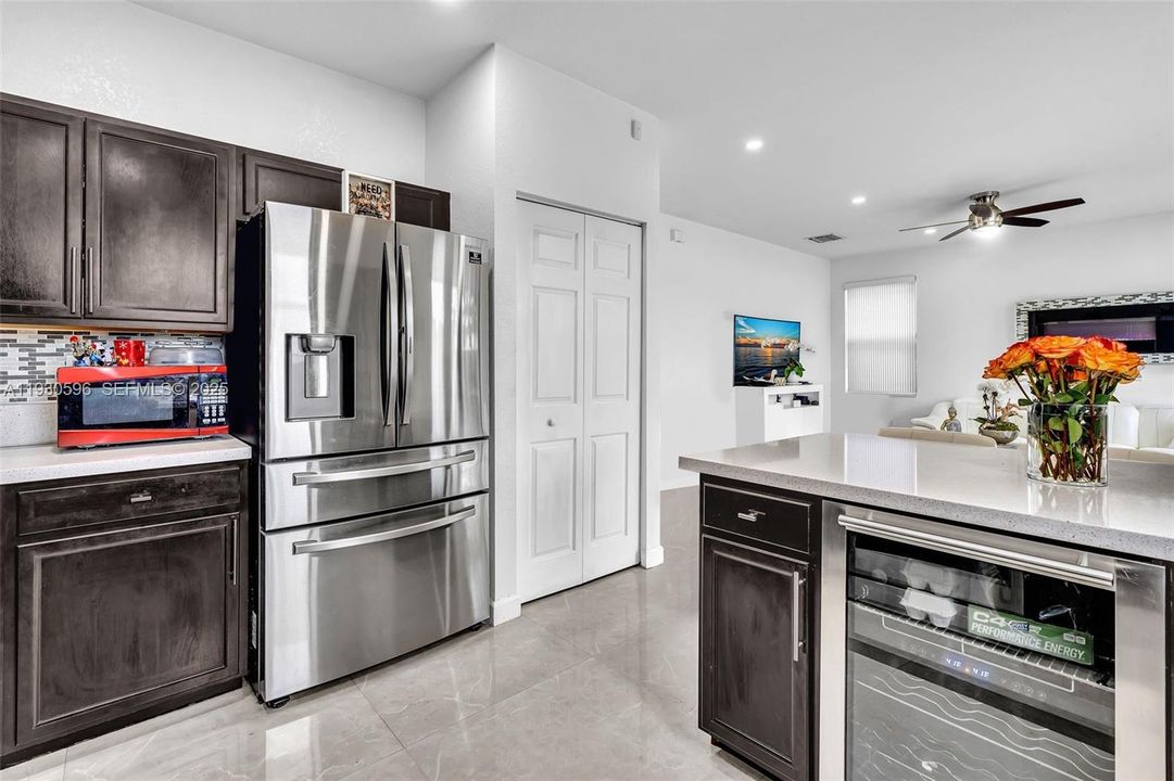 For Sale: $695,000 (4 beds, 3 baths, 2500 Square Feet)