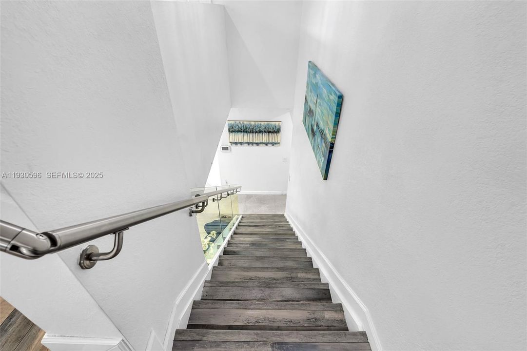 For Sale: $695,000 (4 beds, 3 baths, 2500 Square Feet)