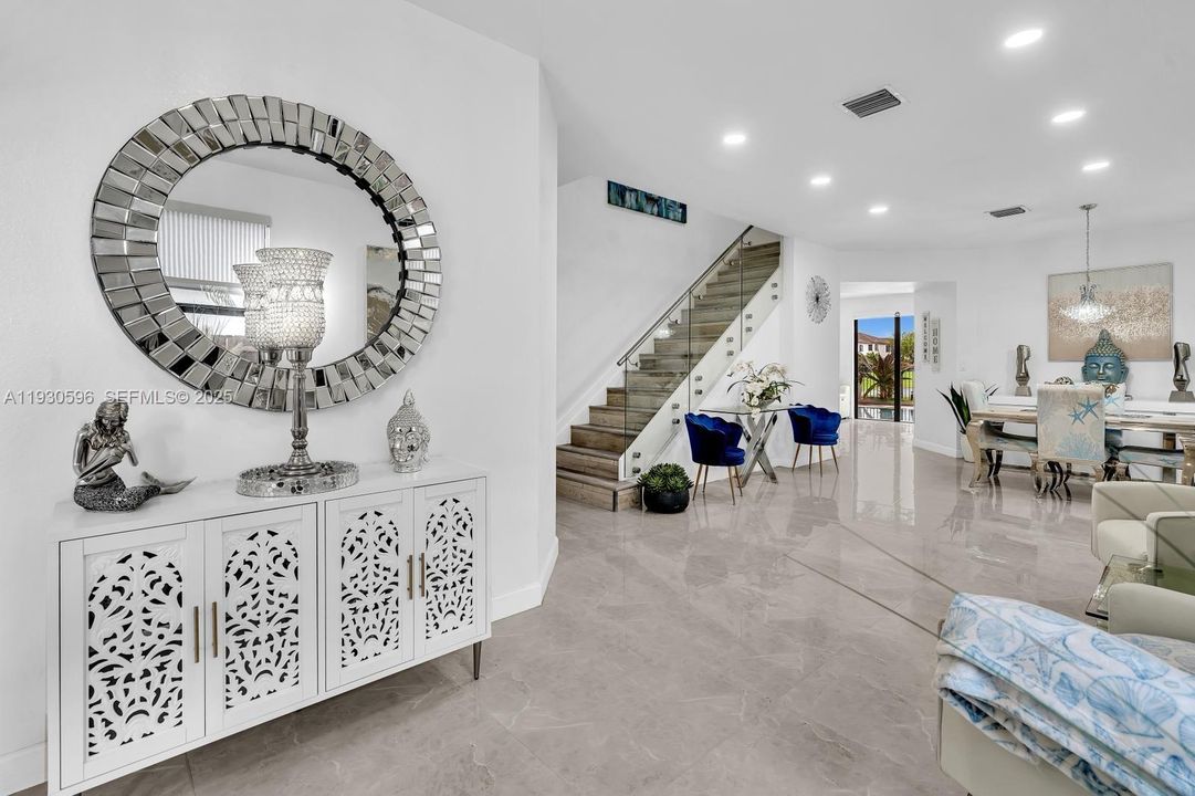 For Sale: $695,000 (4 beds, 3 baths, 2500 Square Feet)