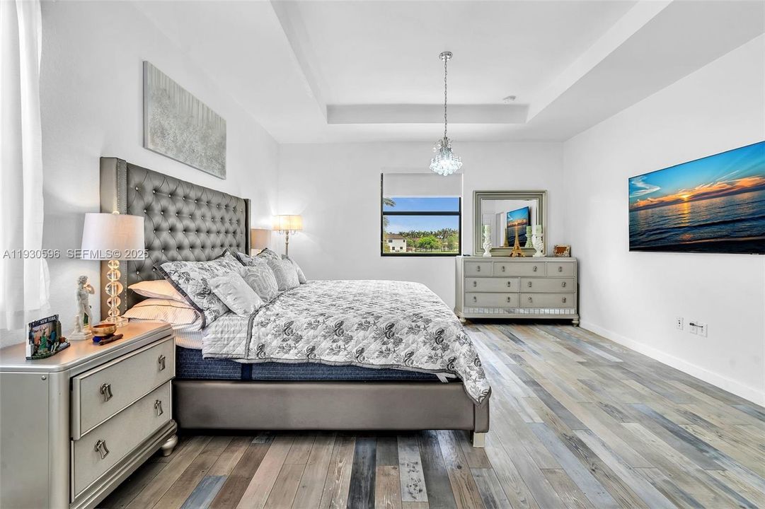 For Sale: $695,000 (4 beds, 3 baths, 2500 Square Feet)