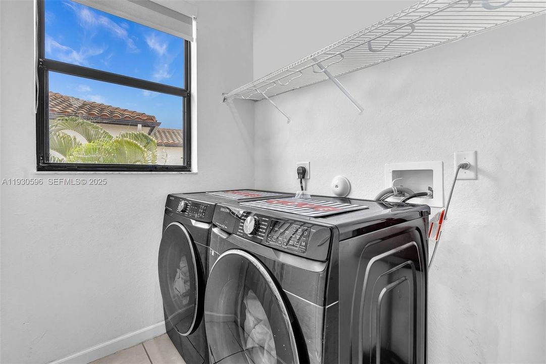 For Sale: $695,000 (4 beds, 3 baths, 2500 Square Feet)