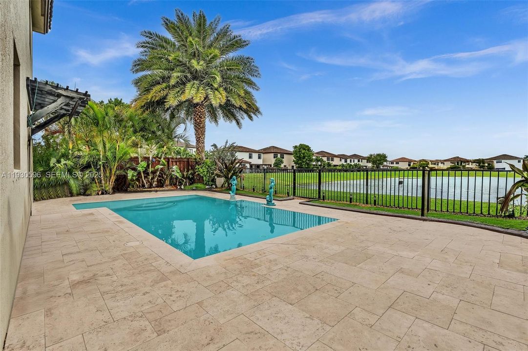 For Sale: $695,000 (4 beds, 3 baths, 2500 Square Feet)