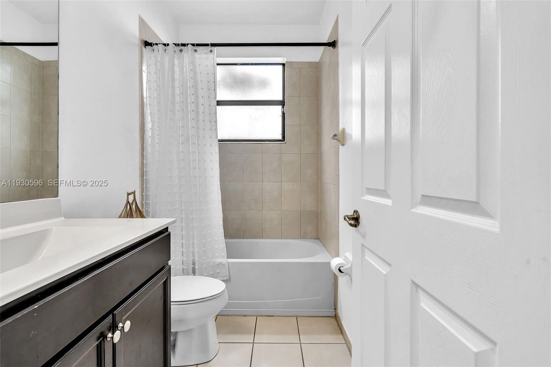 For Sale: $695,000 (4 beds, 3 baths, 2500 Square Feet)