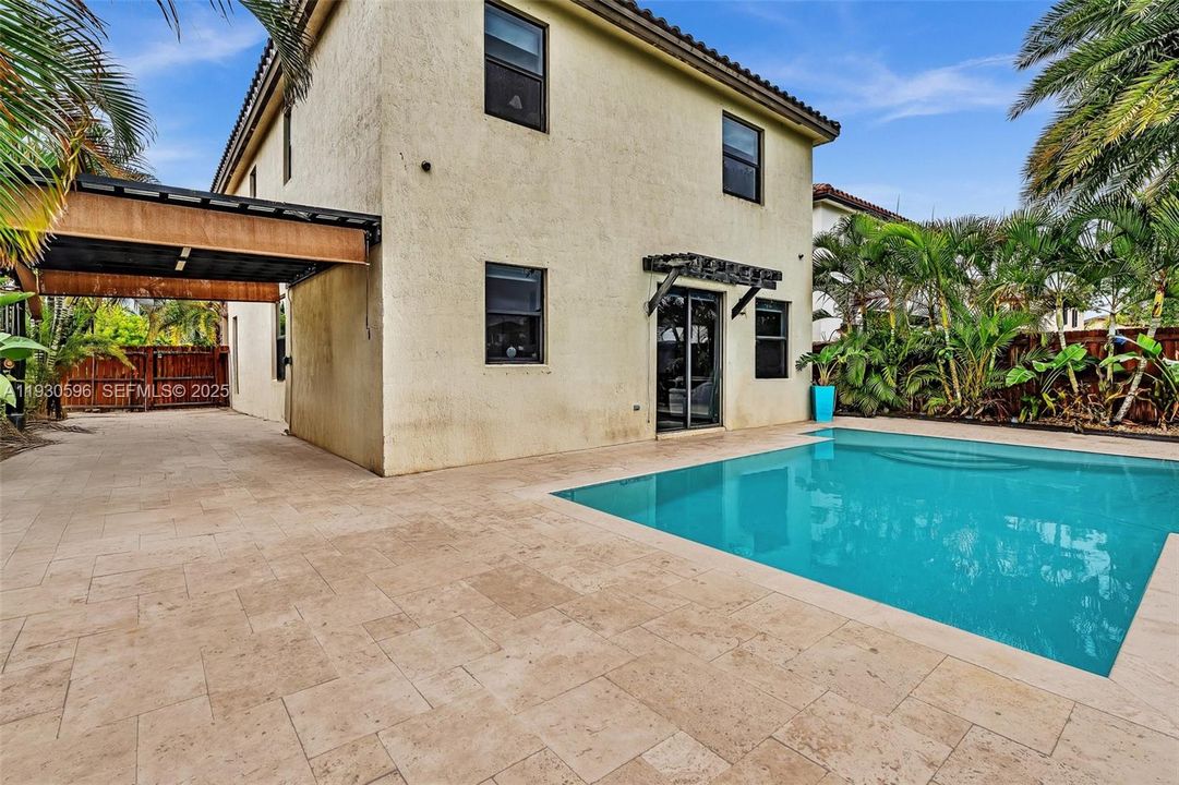 For Sale: $695,000 (4 beds, 3 baths, 2500 Square Feet)