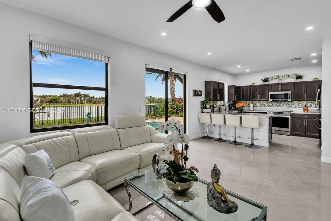 For Sale: $695,000 (4 beds, 3 baths, 2500 Square Feet)