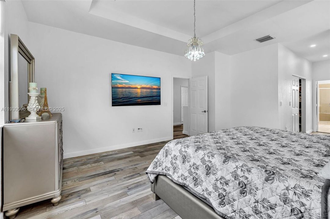 For Sale: $695,000 (4 beds, 3 baths, 2500 Square Feet)