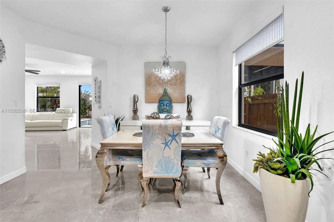 For Sale: $695,000 (4 beds, 3 baths, 2500 Square Feet)