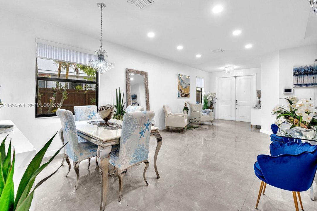 For Sale: $695,000 (4 beds, 3 baths, 2500 Square Feet)