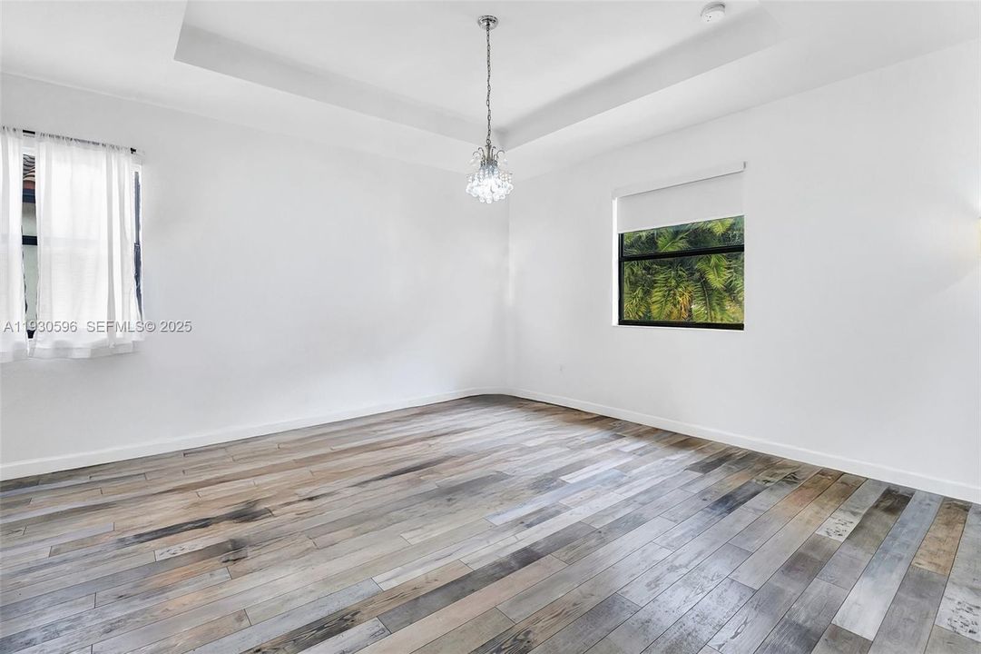 For Sale: $695,000 (4 beds, 3 baths, 2500 Square Feet)