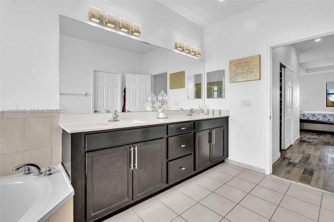 For Sale: $695,000 (4 beds, 3 baths, 2500 Square Feet)