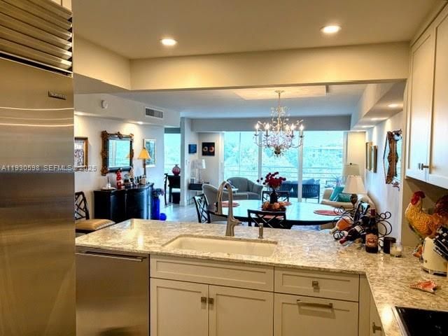 出租: $3,200 (3 贝兹, 2 浴室, 1500 平方英尺)