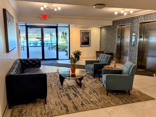 出租: $3,200 (3 贝兹, 2 浴室, 1500 平方英尺)