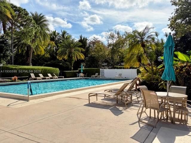 出租: $3,200 (3 贝兹, 2 浴室, 1500 平方英尺)